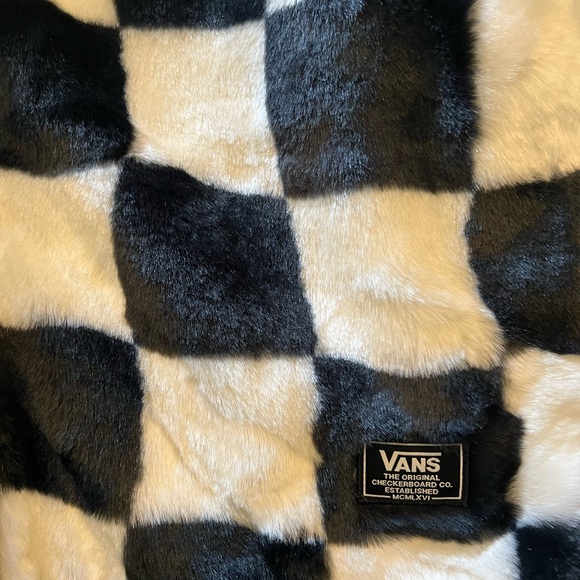 New! Vans faux fur checkered coat sz large, hat h&m matches perfectly - Picture 12 of 12